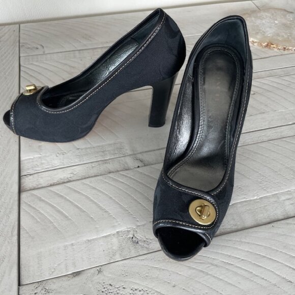 COACH FREESIA SIGNATURE C & LEATHER BLACK HIGH HEELS TURN LOCK 6.5 PREOWNED - Picture 1 of 9